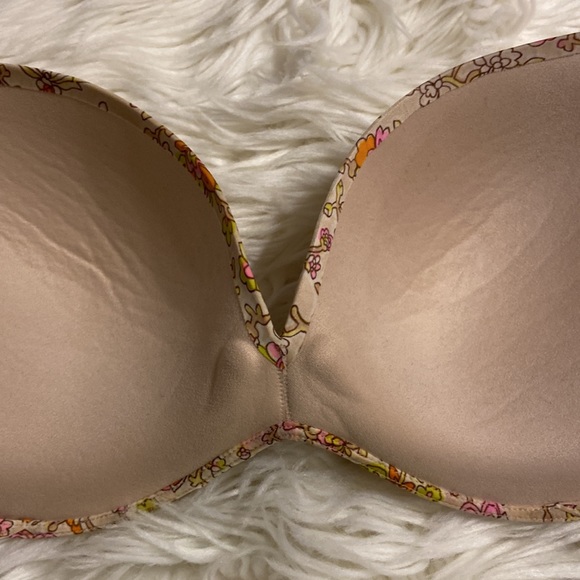 Victoria Secret Bra size 34DD it’s push up bra with adjustable strips - Picture 7 of 10